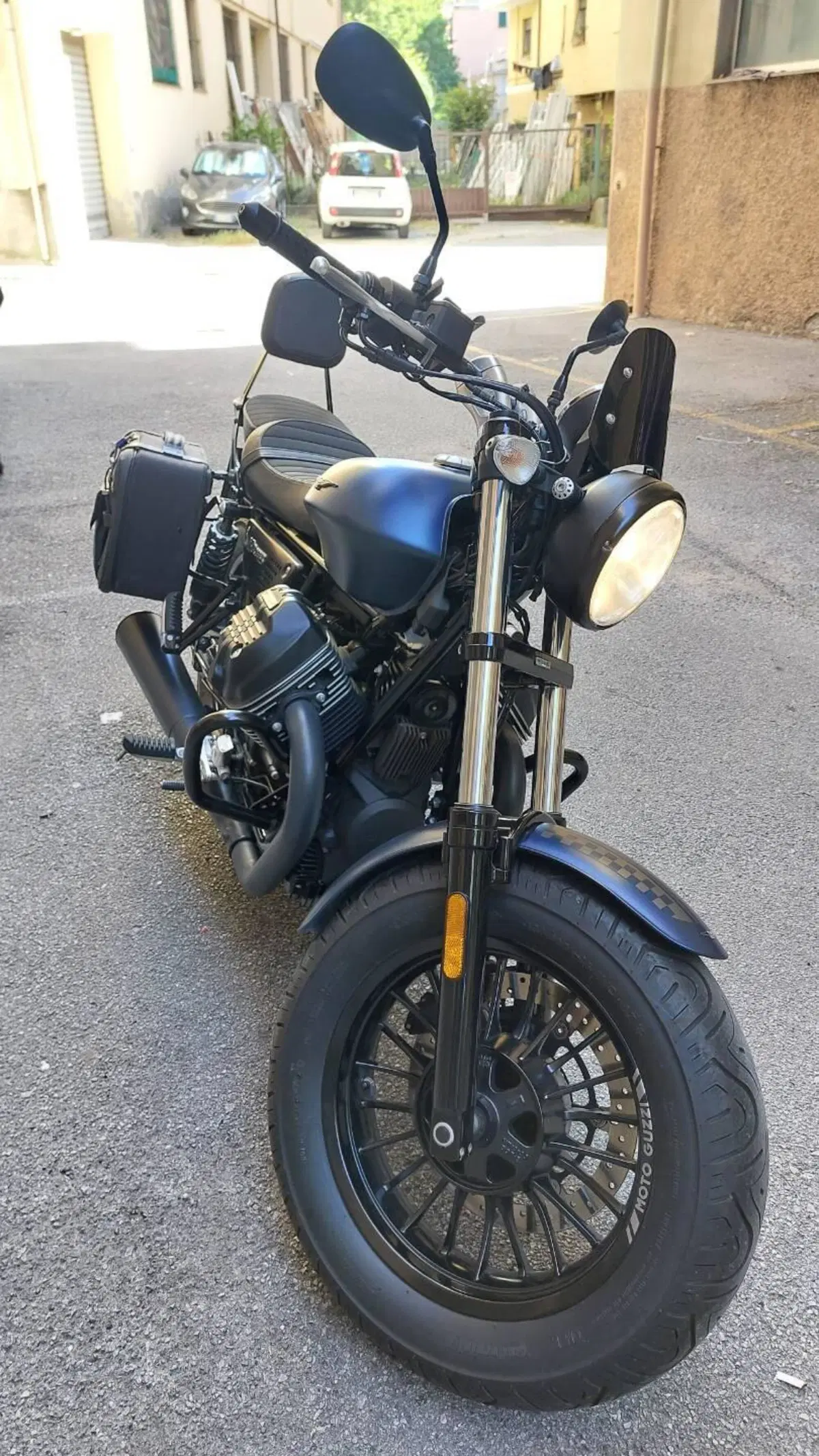 Moto Guzzi V9 Bobber (2018 - 20) (7)