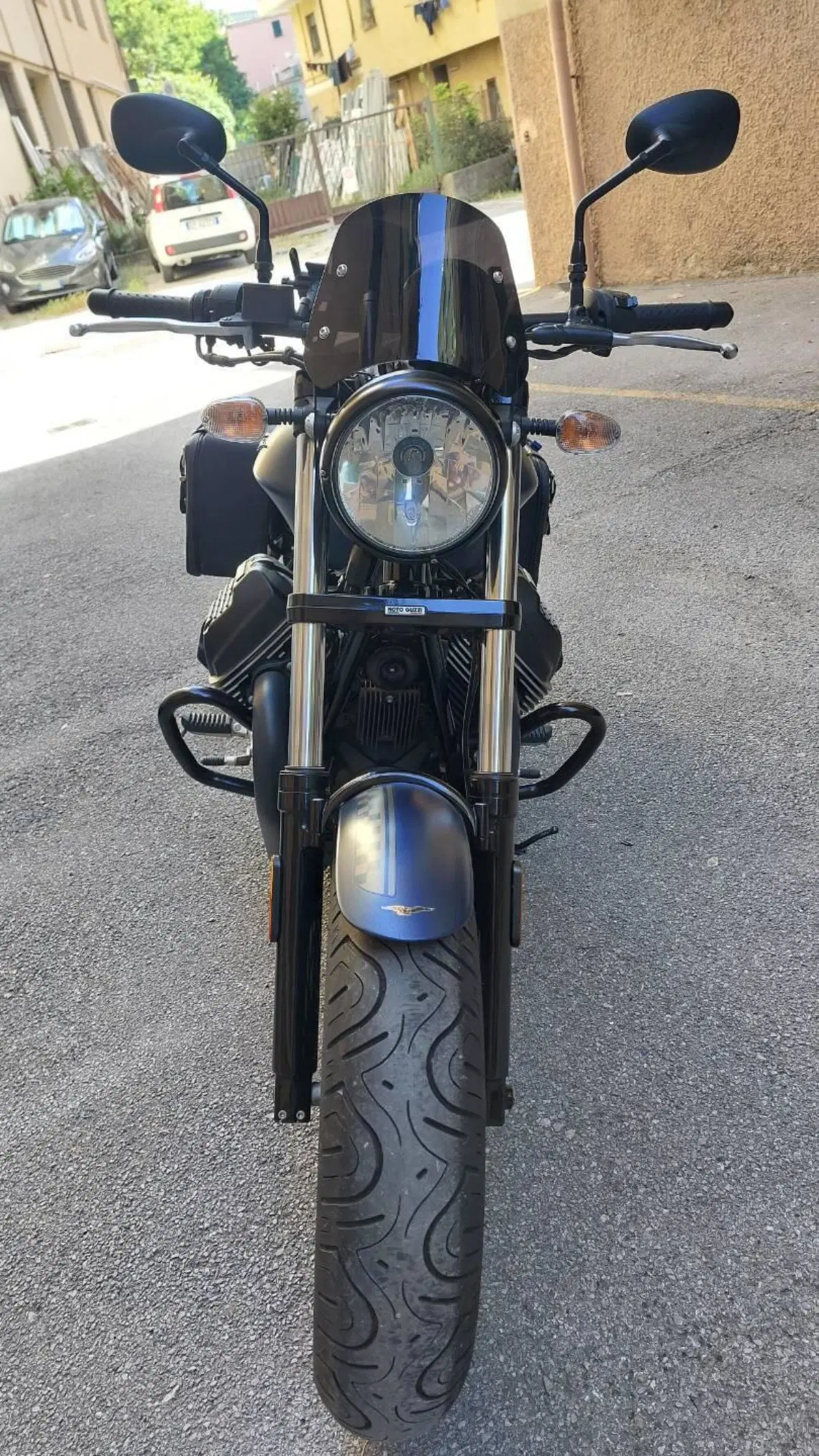 Moto Guzzi V9 Bobber (2018 - 20) (8)