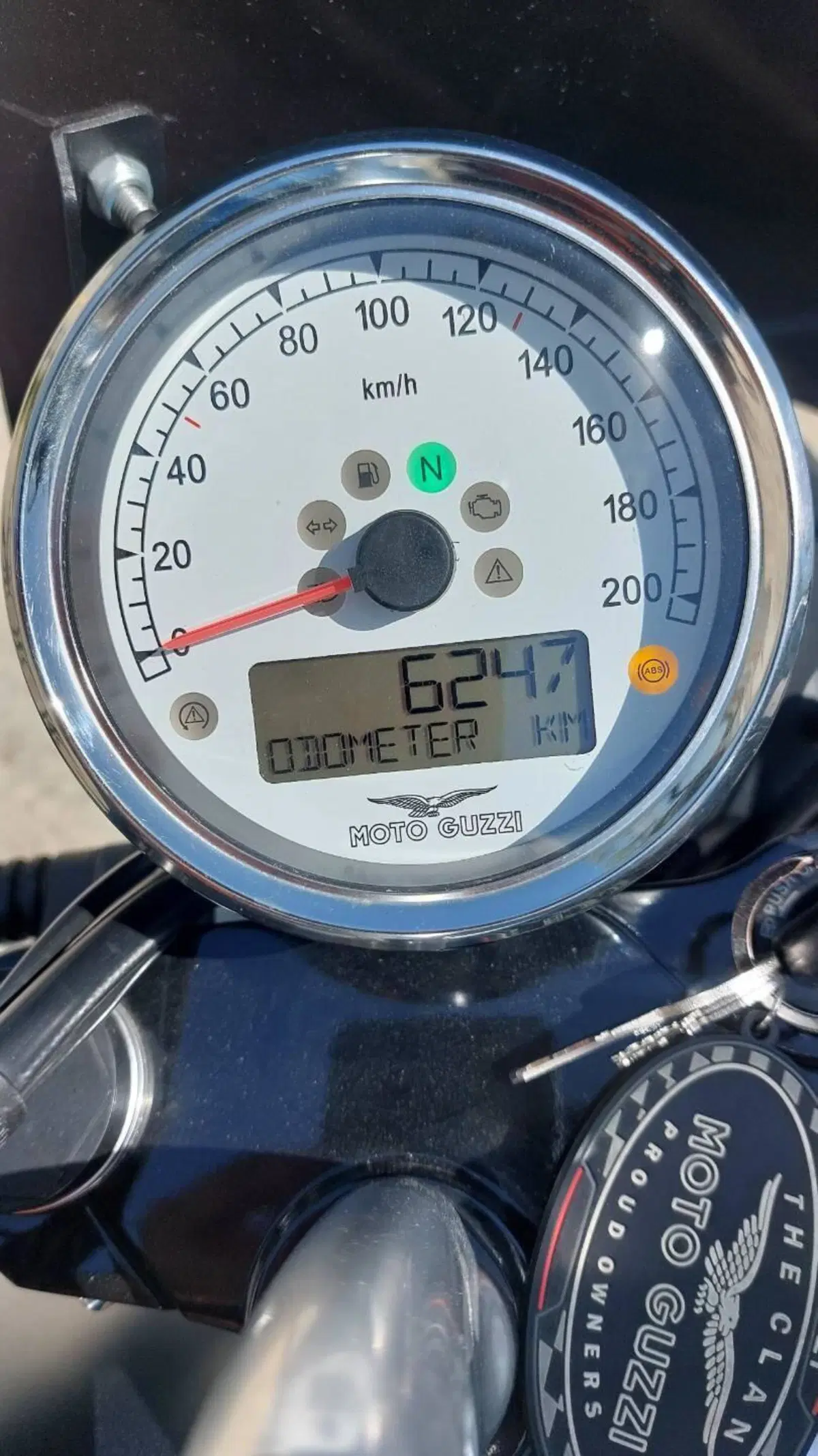Moto Guzzi V9 Bobber (2018 - 20) (9)