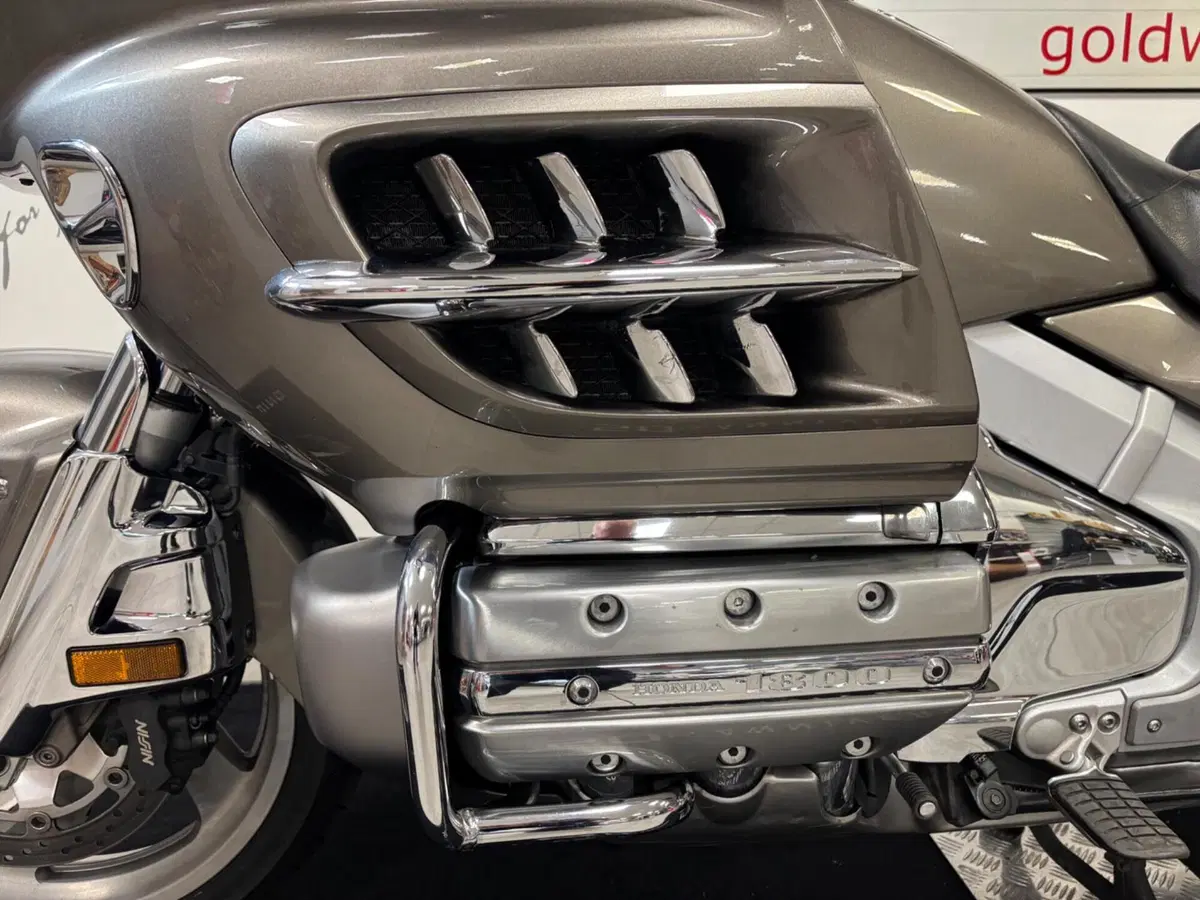 Honda GL 1800 Gold Wing (2007 - 11) (2)