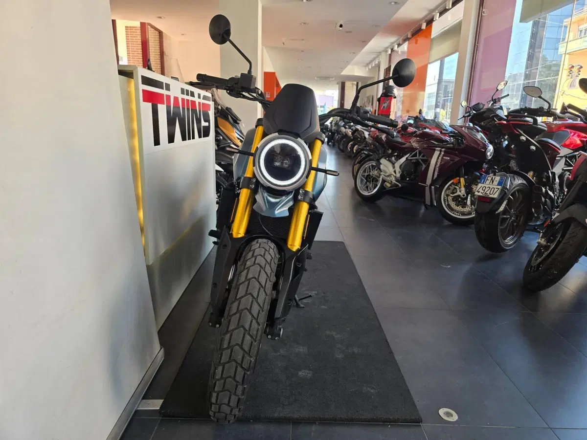 Moto Morini SEIEMMEZZO SCR (2022 - 26) (3)