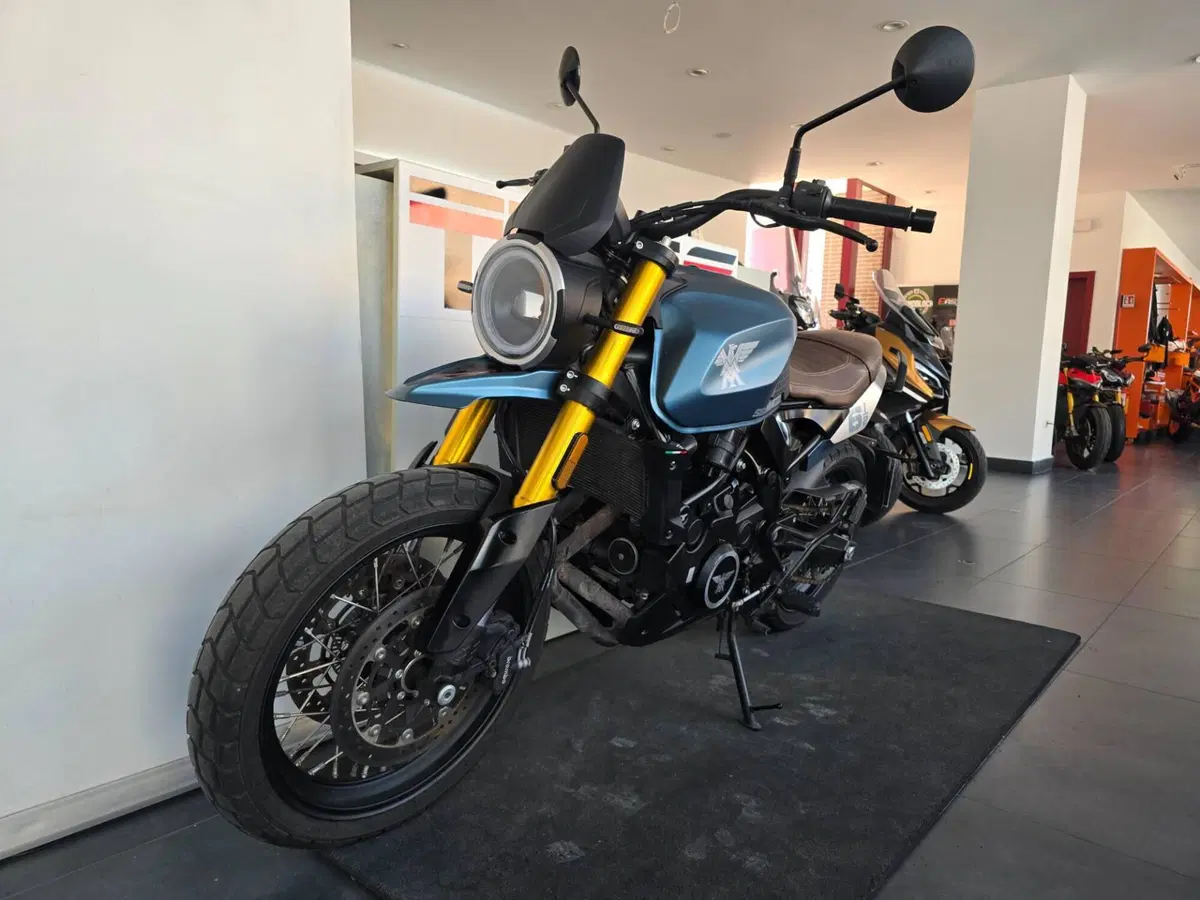 Moto Morini SEIEMMEZZO SCR (2022 - 26) (4)
