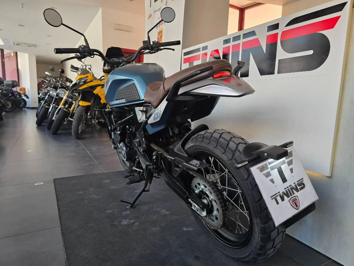 Moto Morini SEIEMMEZZO SCR (2022 - 26) (6)