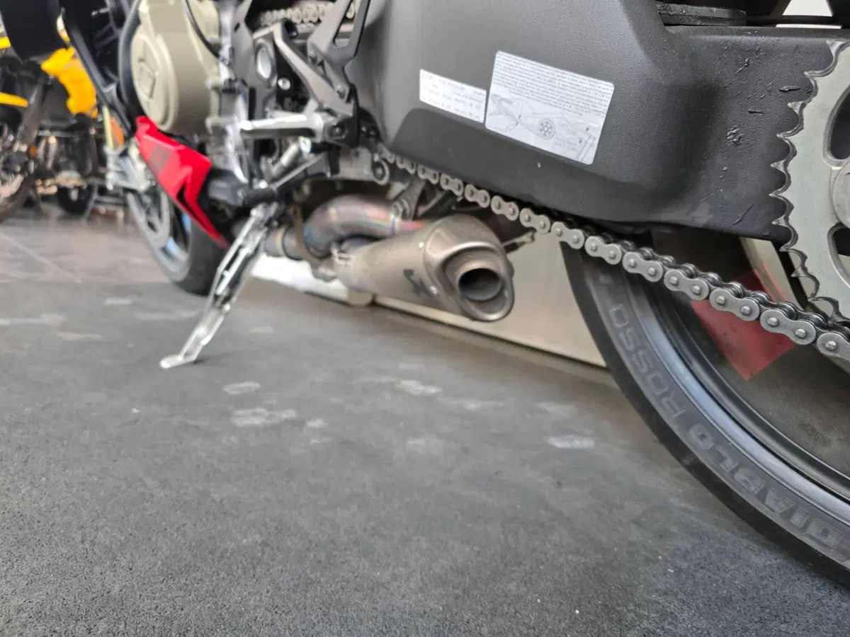 Ducati Streetfighter V4 S (2023 - 24) (11)