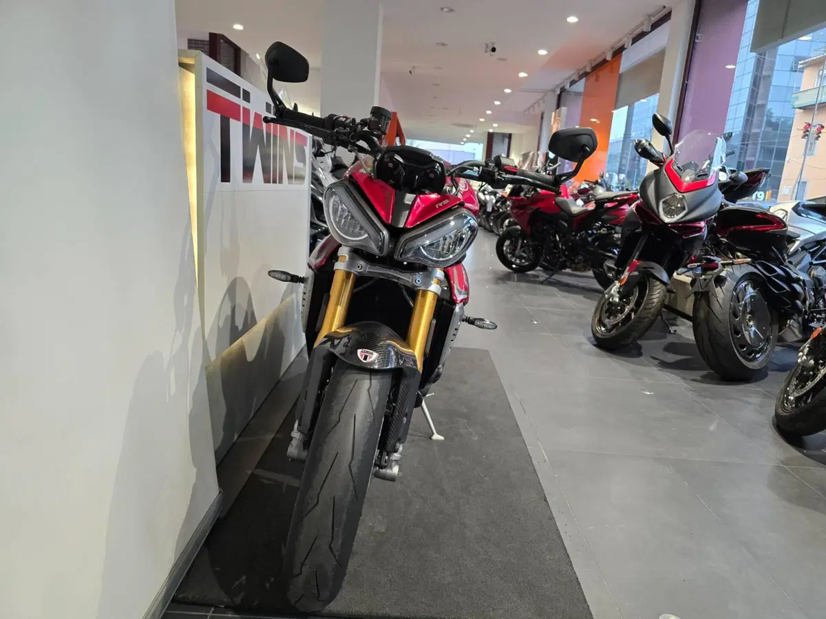 Triumph Speed Triple 1200 RS (2021 - 24) (3)