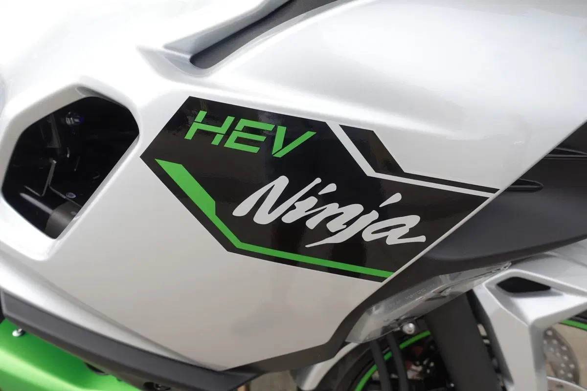 Kawasaki Ninja 7 Hybrid (2024 - 26) (4)