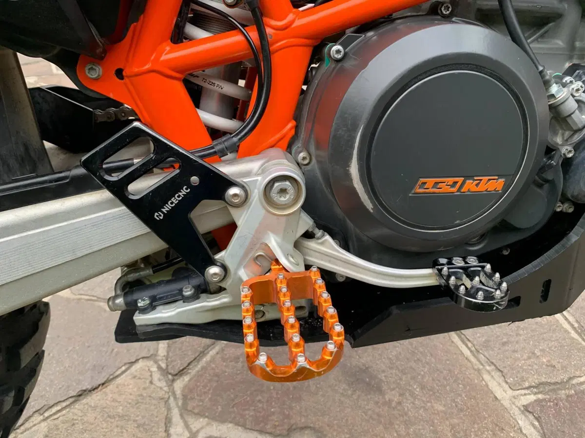 KTM 690 Enduro R (2019 - 20) (9)
