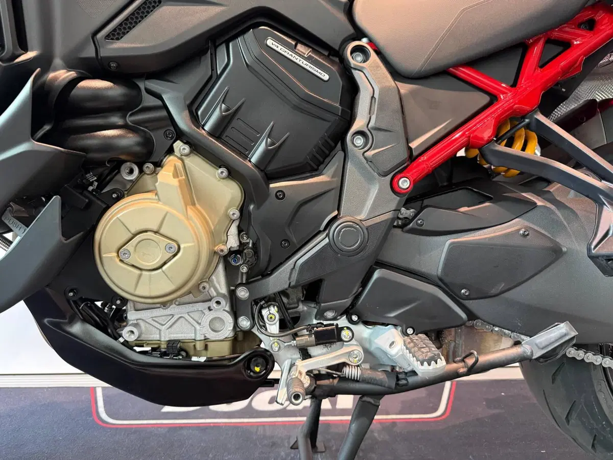 Ducati Multistrada V4 Pikes Peak (2025 - 26) (11)