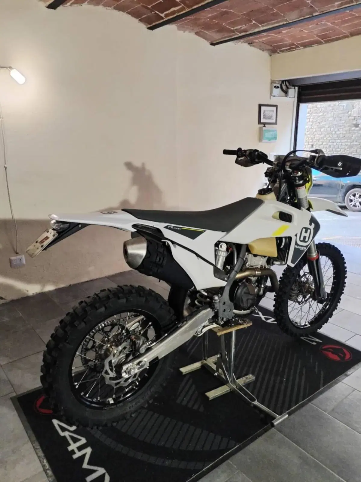 Husqvarna FE 250 (2022) (4)