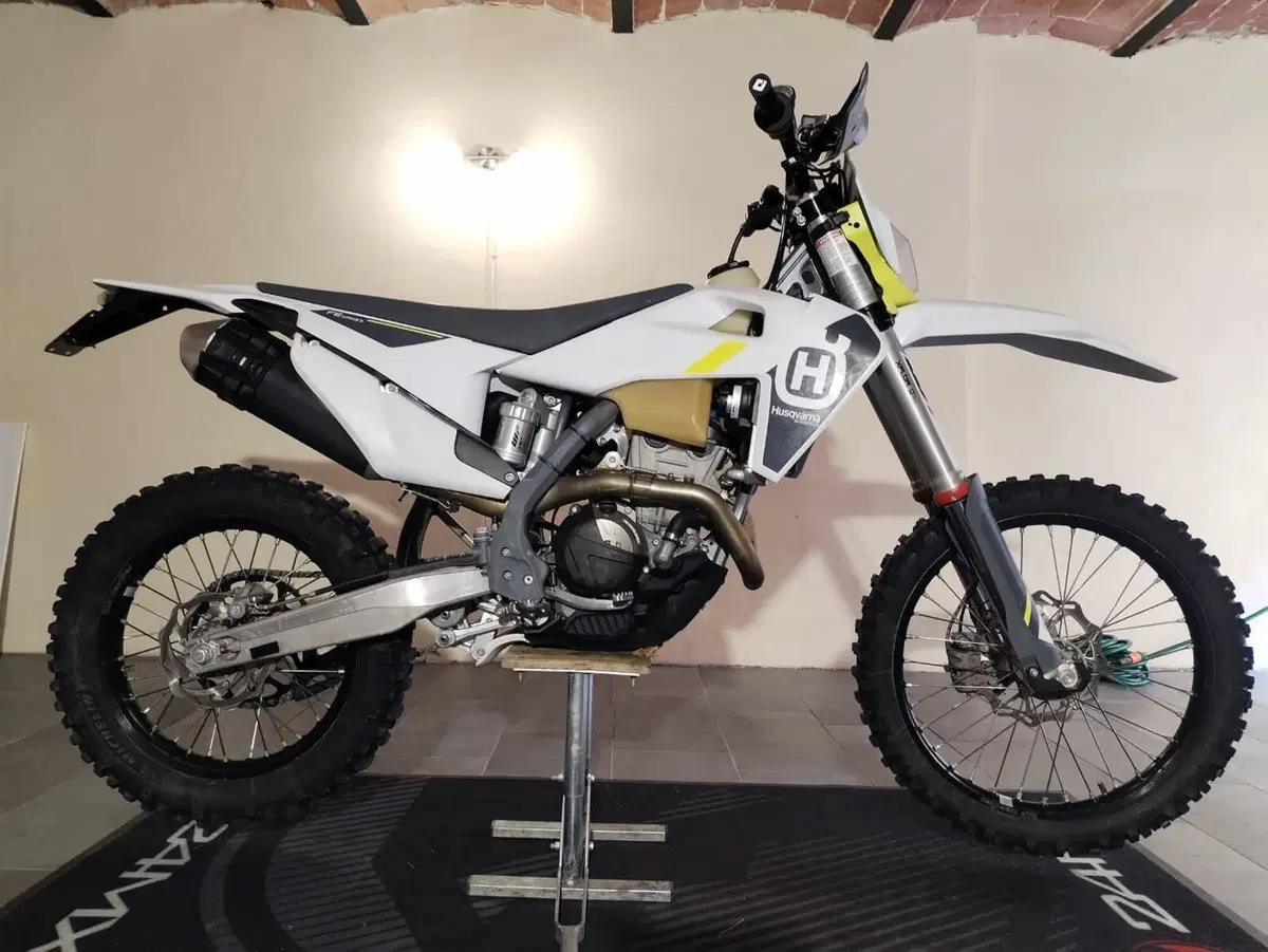 Husqvarna FE 250 (2022) (2)