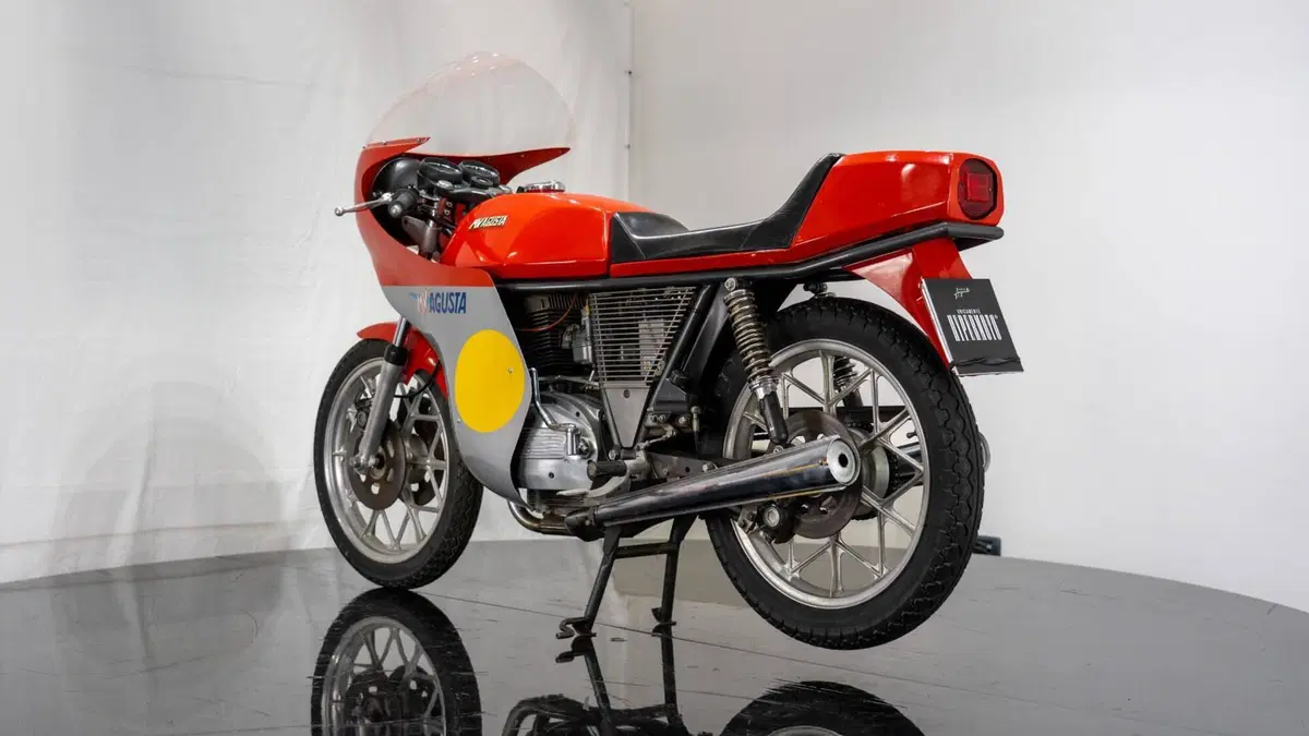 MV Agusta 350 S "Ipotesi" Carenata (9)