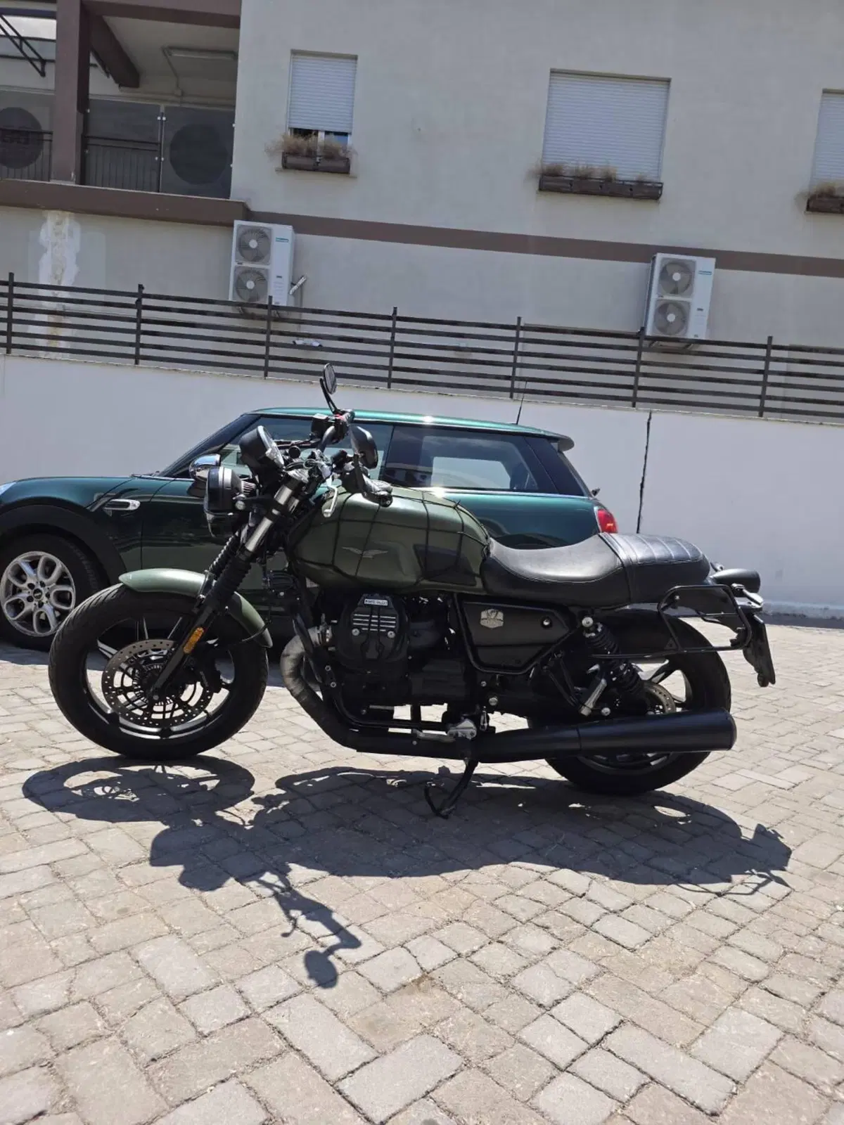Moto Guzzi V7 Stone (2021 - 24) (2)