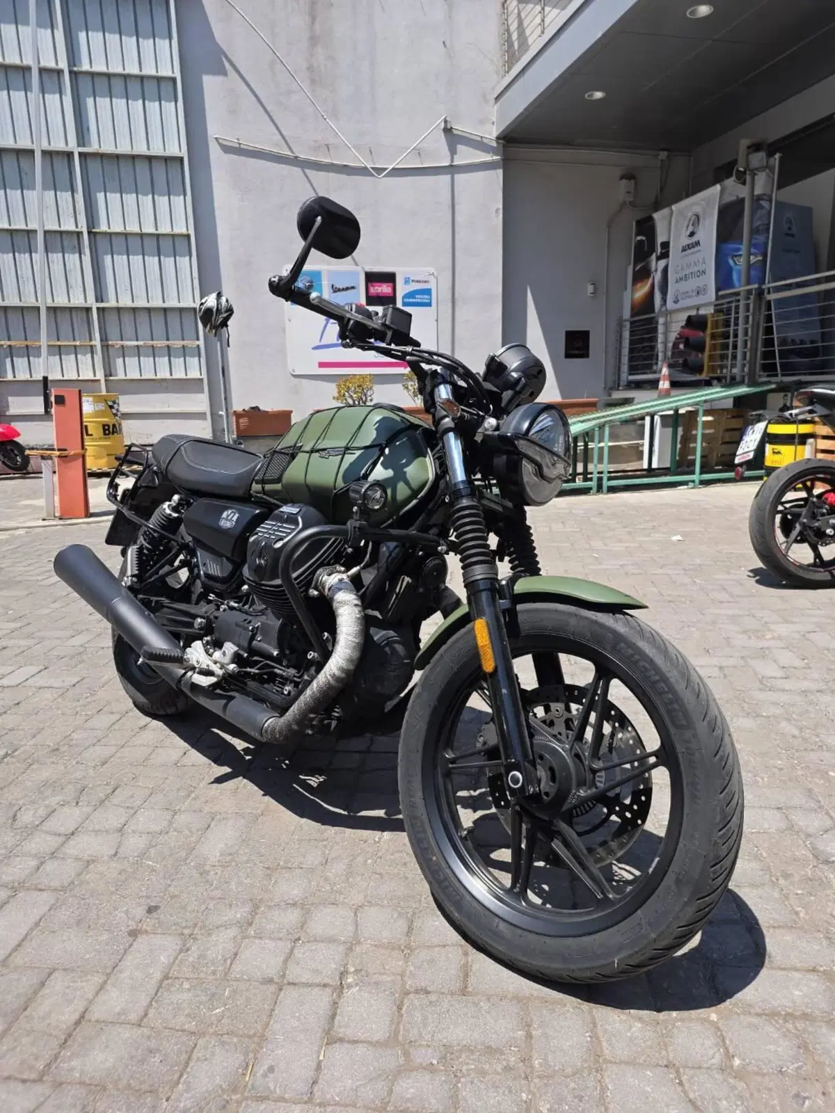 Moto Guzzi V7 Stone (2021 - 24)