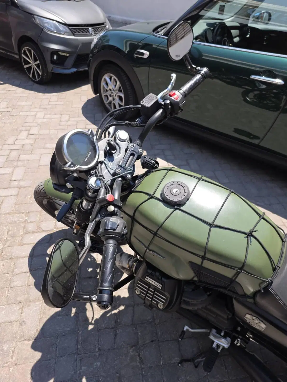 Moto Guzzi V7 Stone (2021 - 24) (4)
