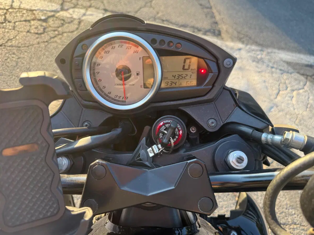 Kawasaki Z 750 (2007 - 14) (6)