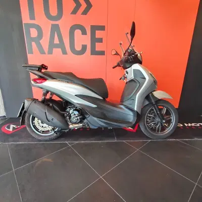 Piaggio Beverly 300 Hpe (2021) usata