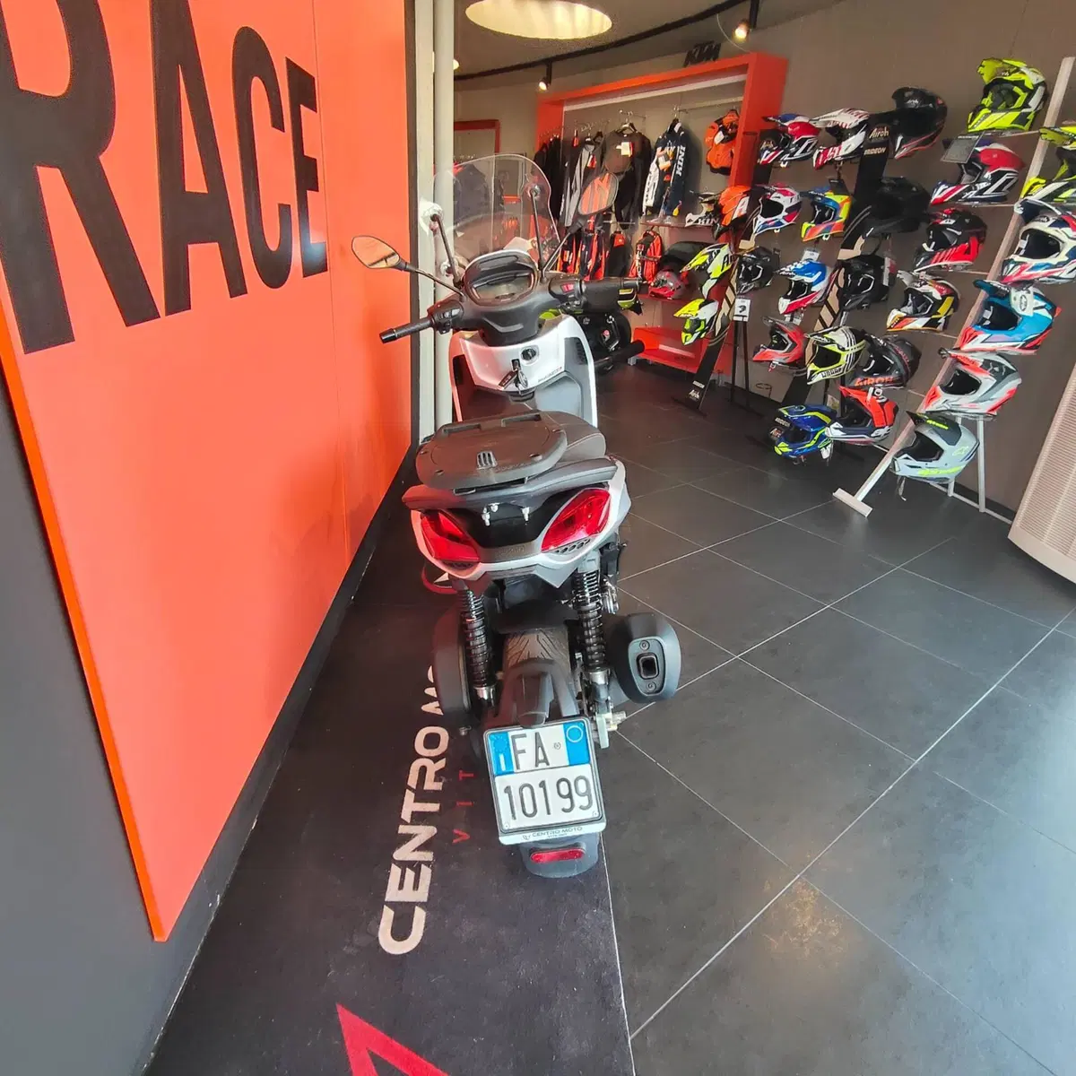 Piaggio Beverly 300 Hpe (2021) (2)
