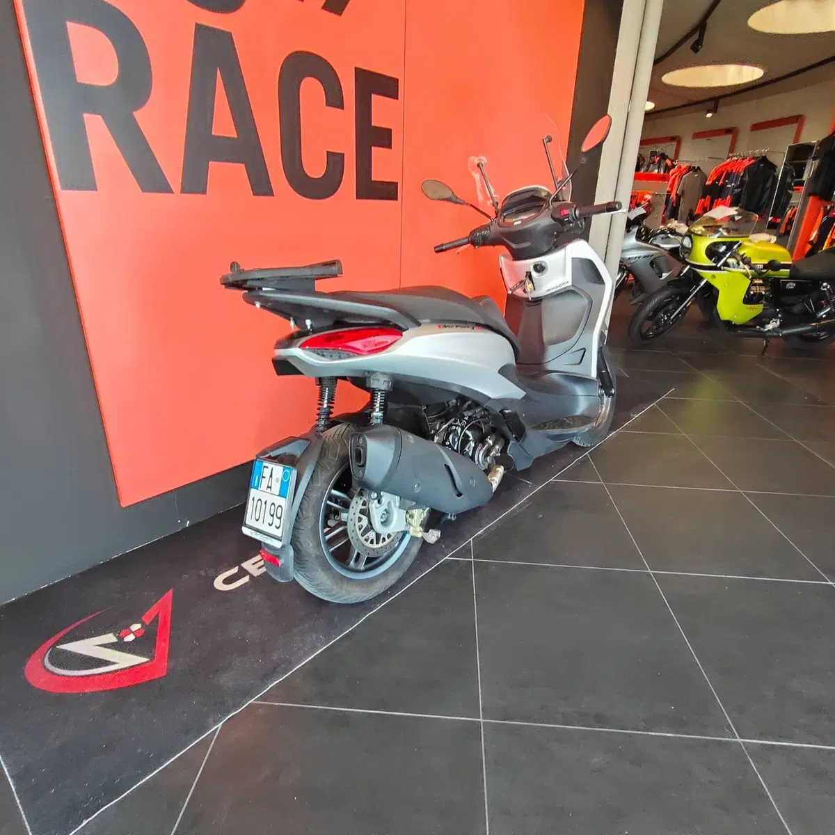 Piaggio Beverly 300 Hpe (2021) (5)