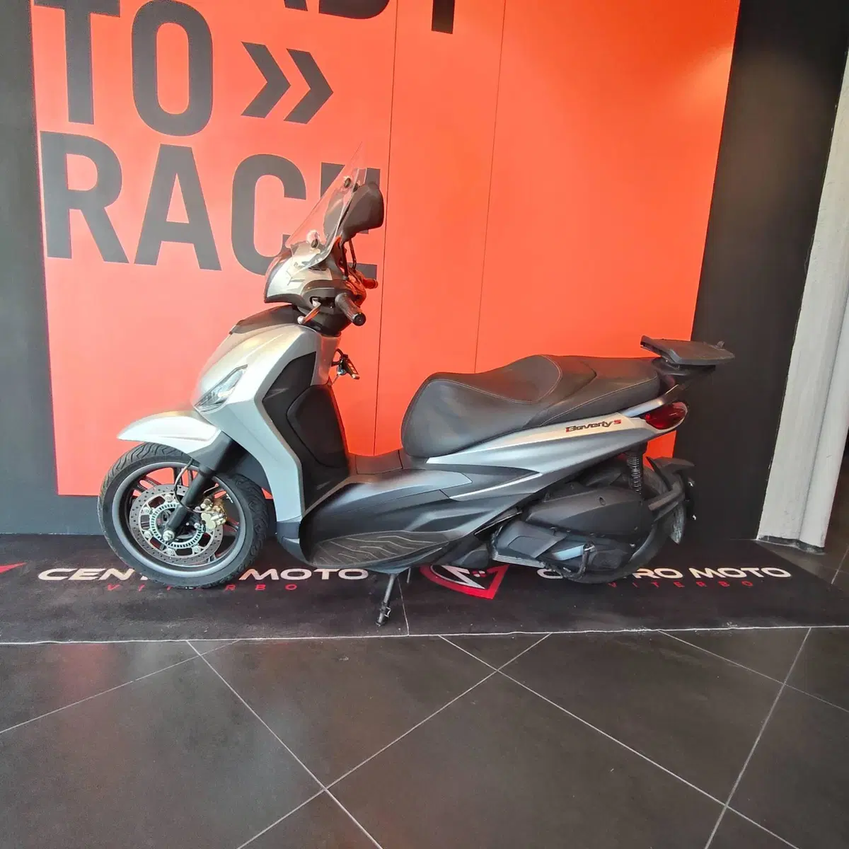 Piaggio Beverly 300 Hpe (2021) (8)