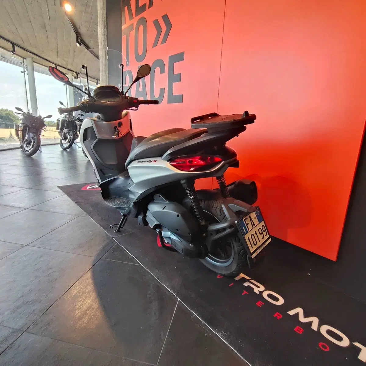Piaggio Beverly 300 Hpe (2021) (10)