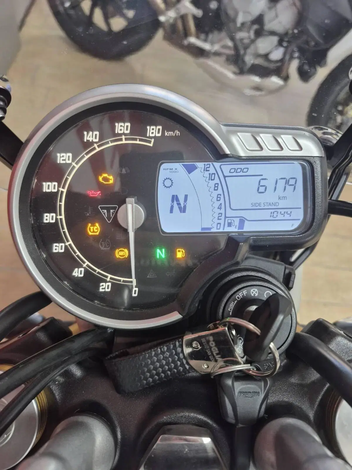 Triumph Scrambler 400 X (2024 - 26) (4)