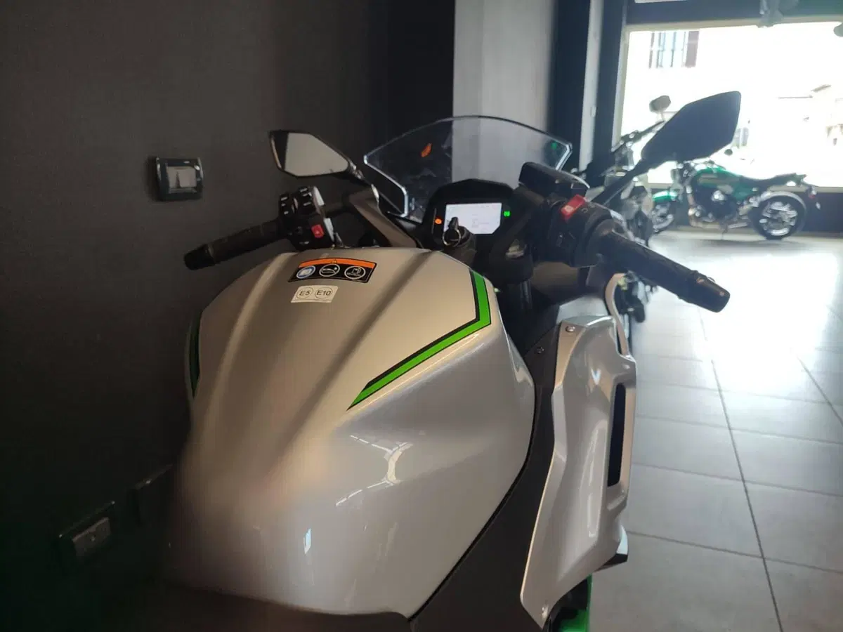 Kawasaki Ninja 7 Hybrid (2024 - 26) (7)