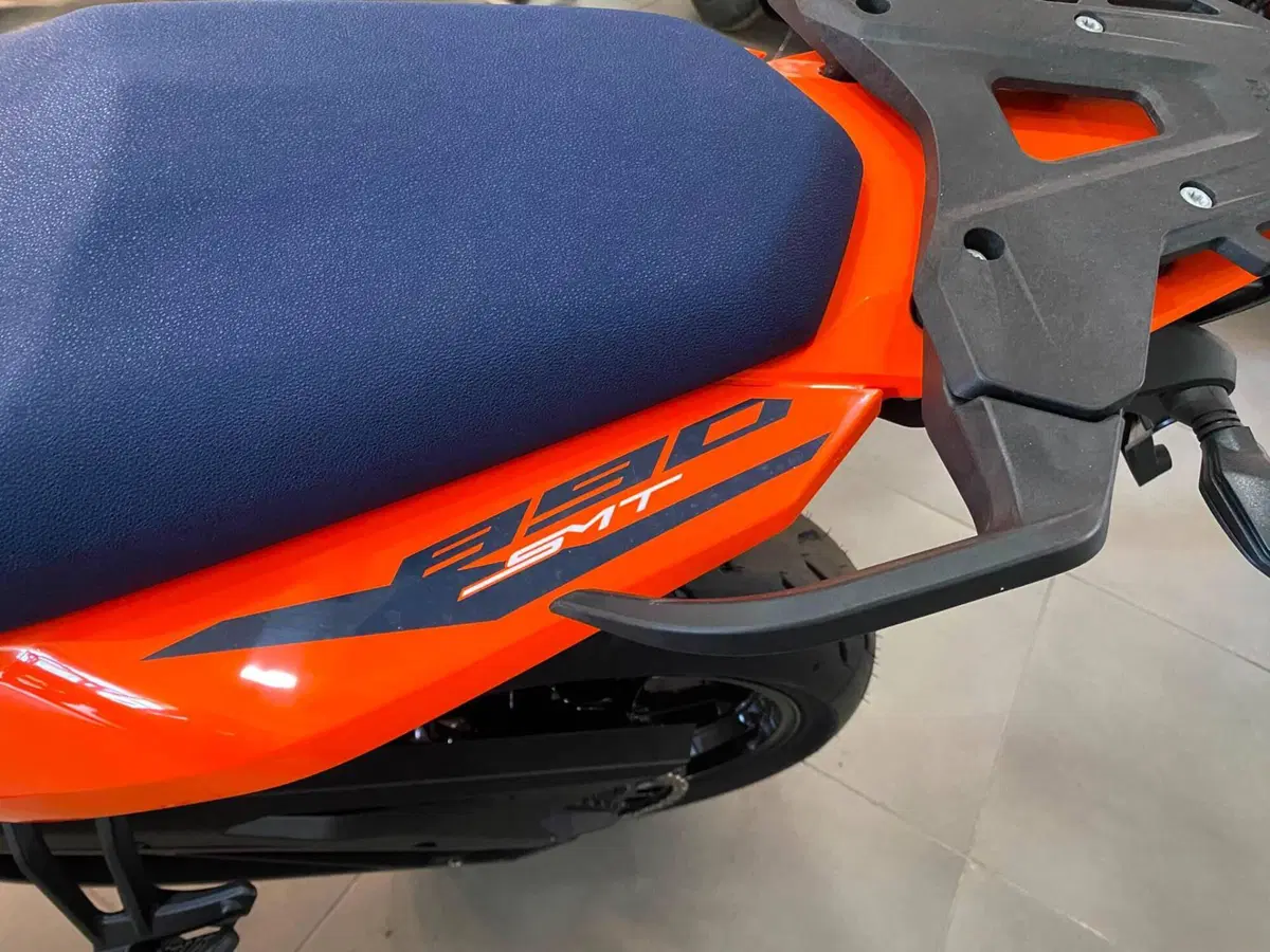 KTM 890 SMT (2026) (6)