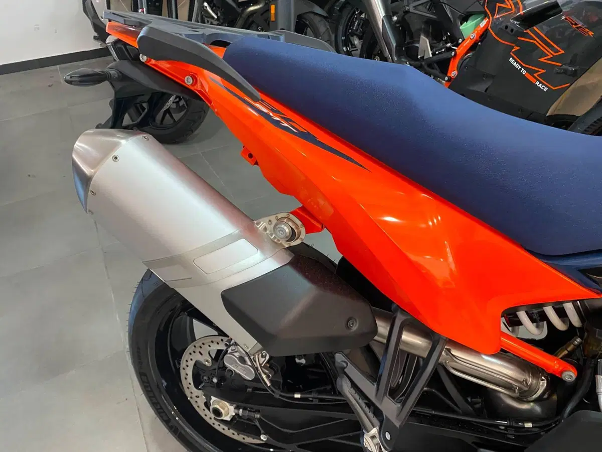 KTM 890 SMT (2026) (7)