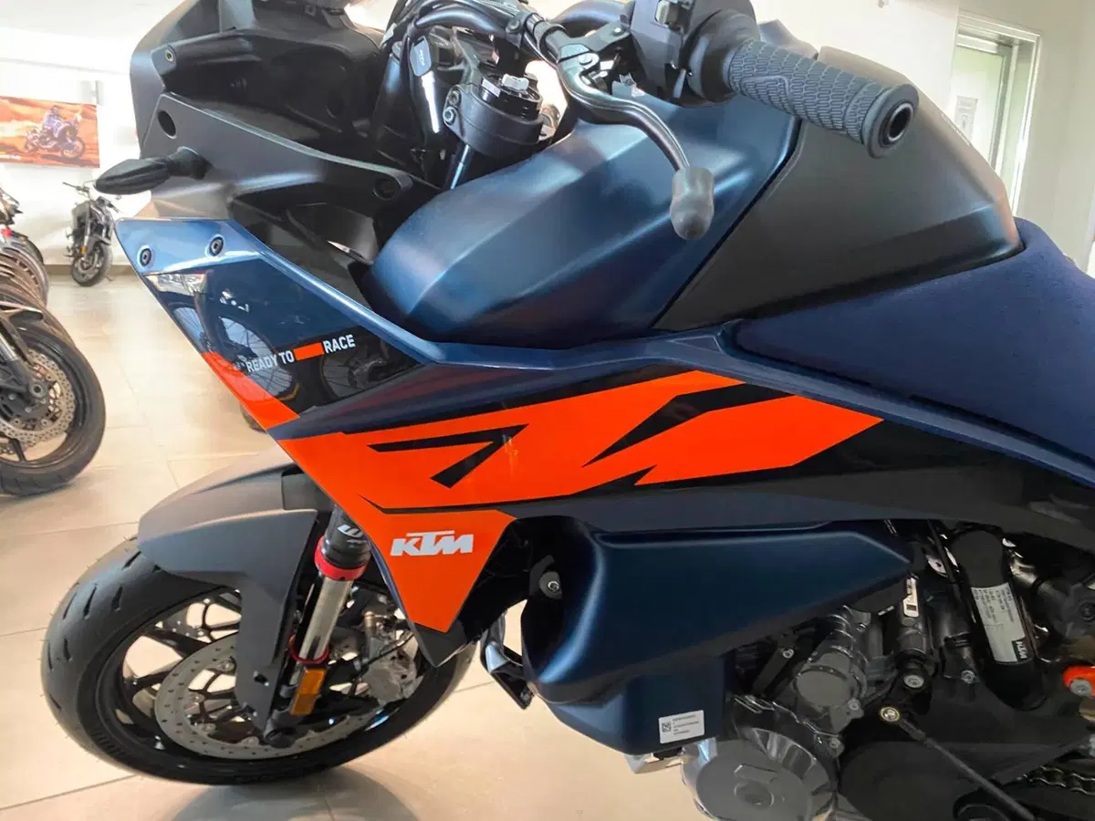 KTM 890 SMT (2026) (8)