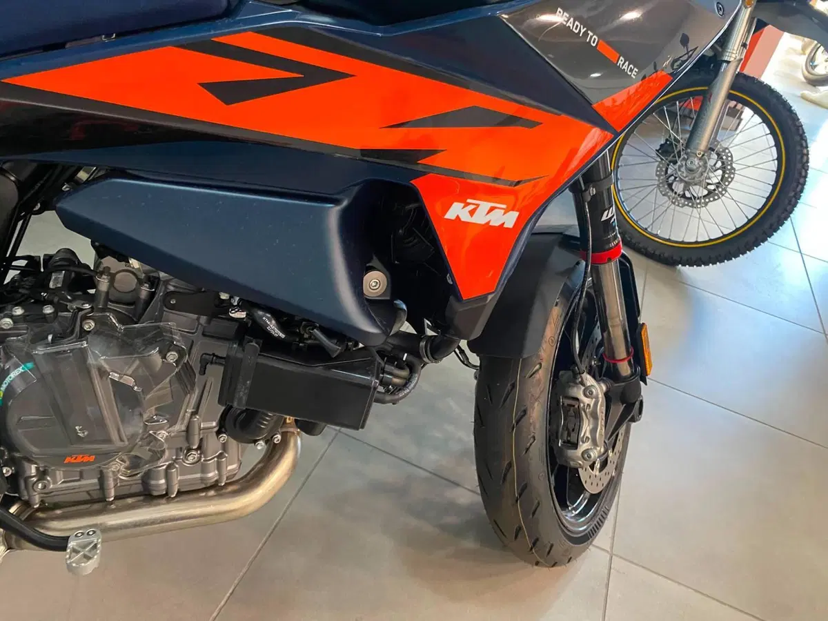 KTM 890 SMT (2026) (9)