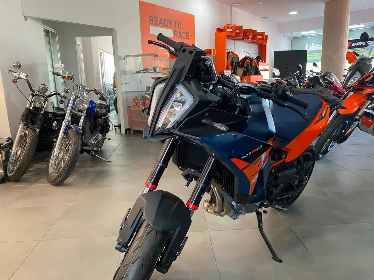 KTM 890 SMT (2026) (2)