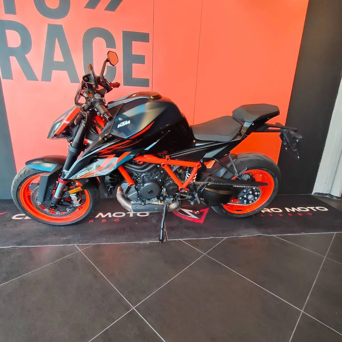 KTM 1290 Super Duke R (2022 - 23) (8)