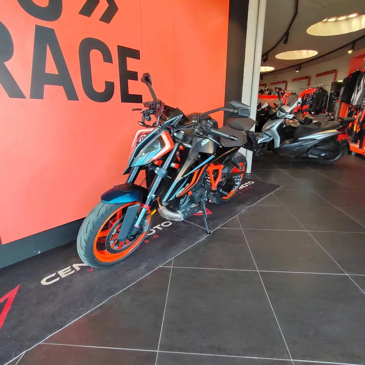 KTM 1290 Super Duke R (2022 - 23) (9)