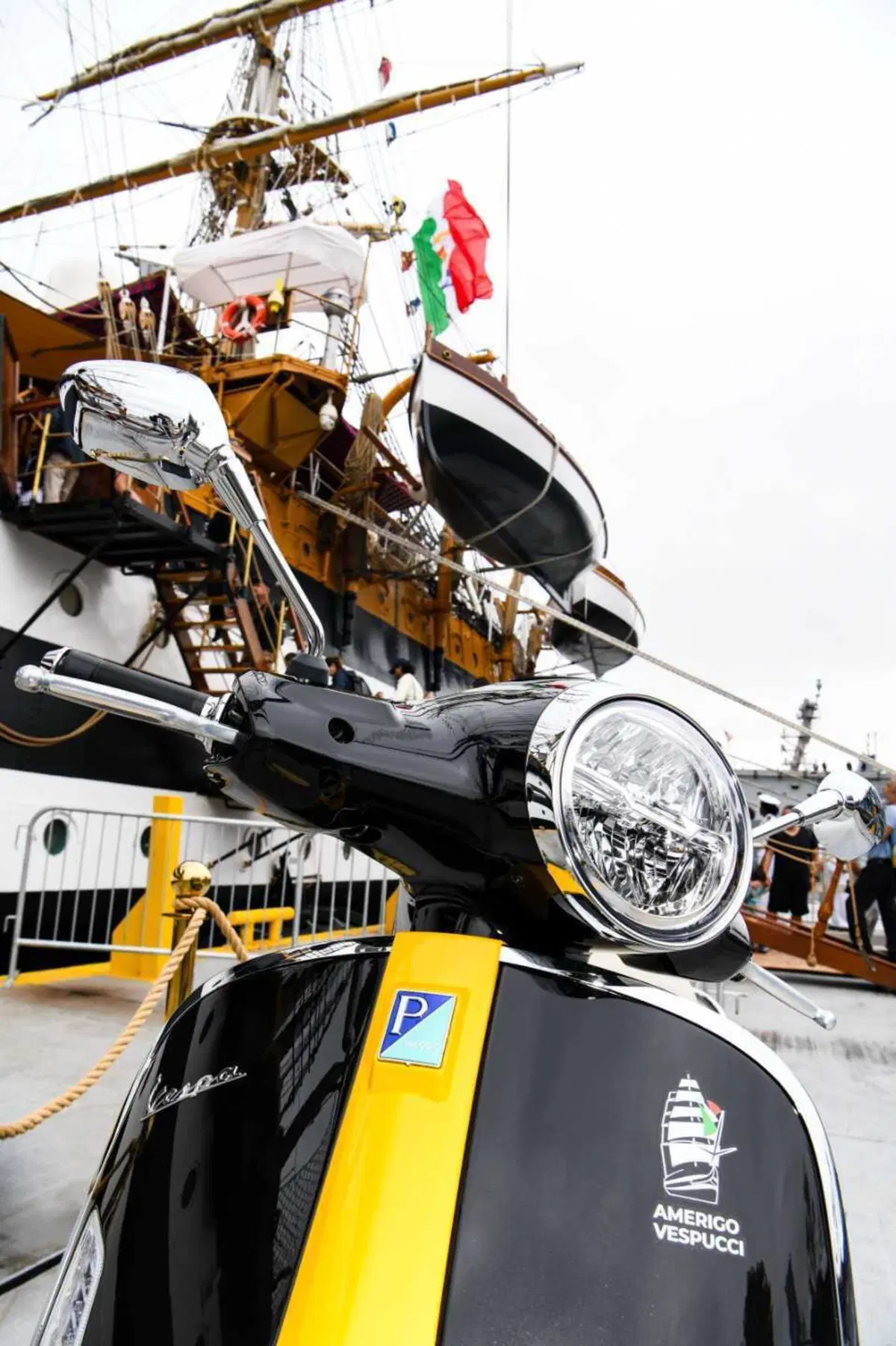 La Vespa sbarca a New York con l'Amerigo Vespucci