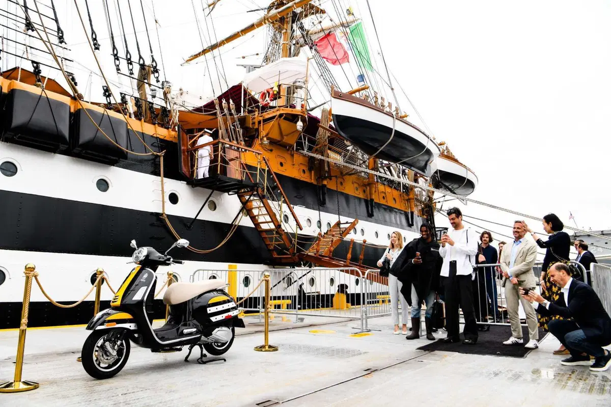 La Vespa sbarca a New York con l'Amerigo Vespucci (3)