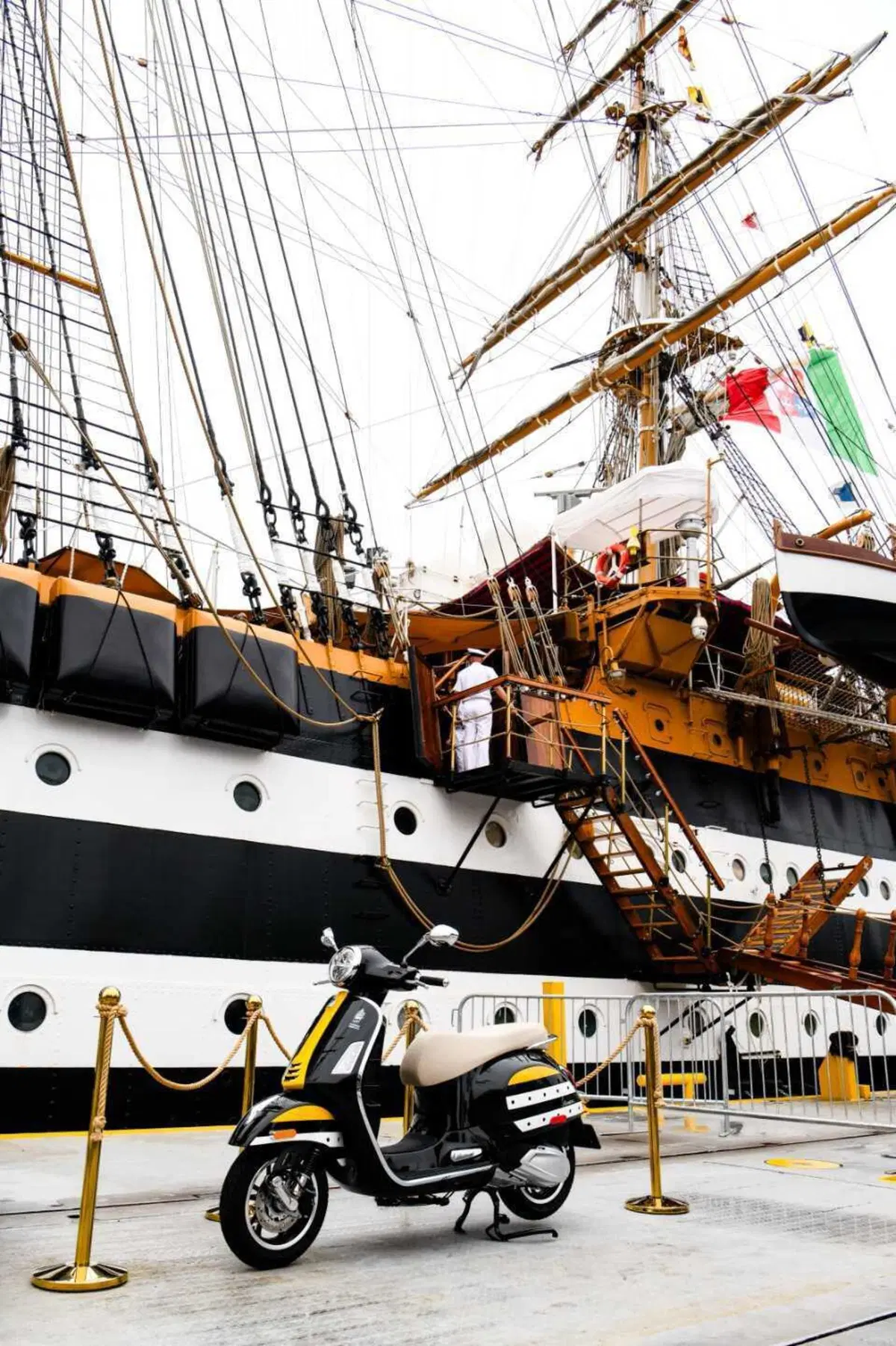 La Vespa sbarca a New York con l'Amerigo Vespucci (4)