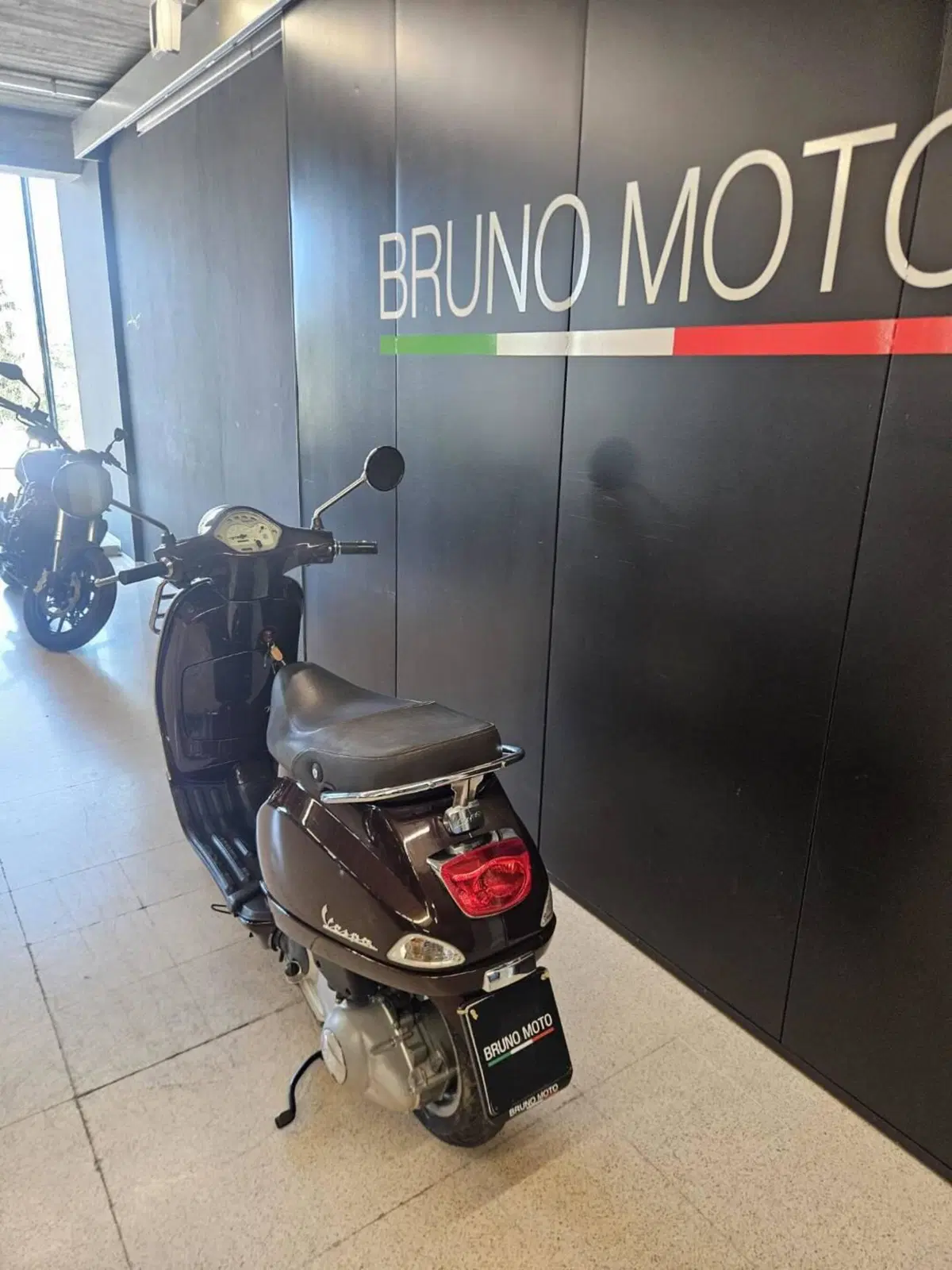 Vespa LX 150 Touring (2010 - 12) (4)