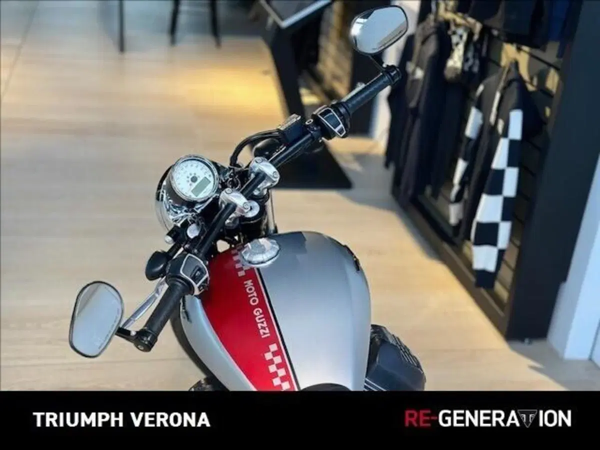 Moto Guzzi V9 Bobber (2018 - 20) (5)