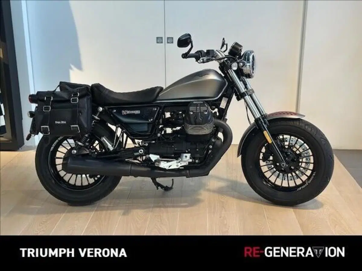 Moto Guzzi V9 Bobber (2018 - 20) (2)