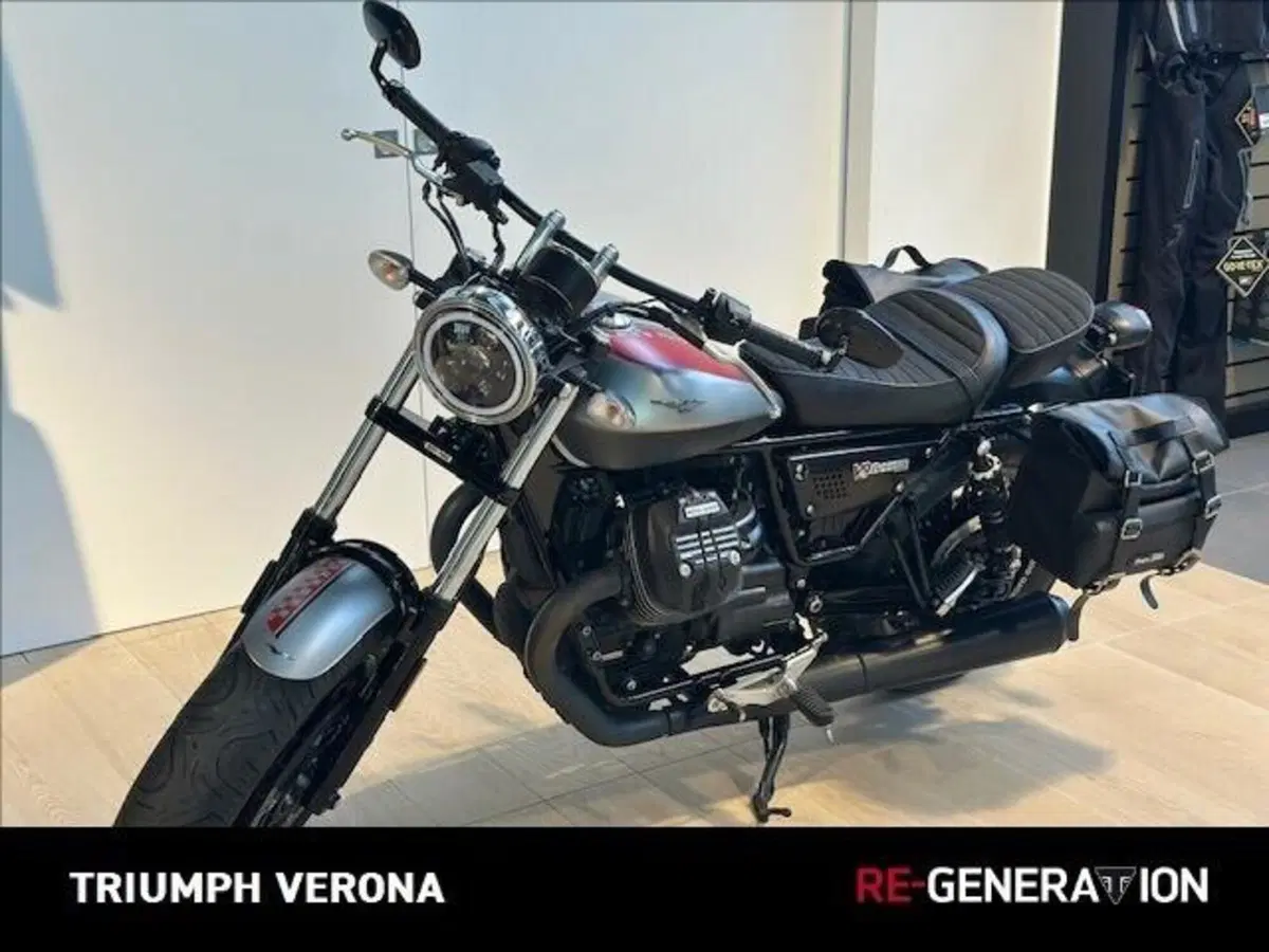 Moto Guzzi V9 Bobber (2018 - 20) (7)