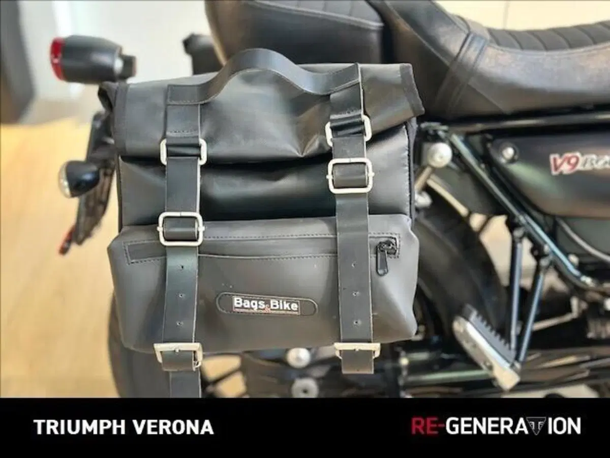 Moto Guzzi V9 Bobber (2018 - 20) (10)