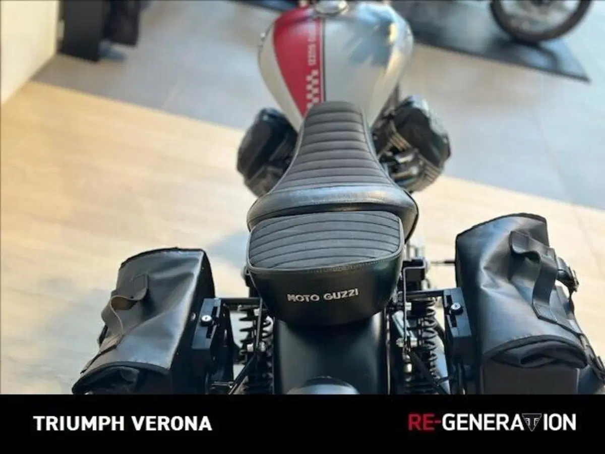 Moto Guzzi V9 Bobber (2018 - 20) (8)