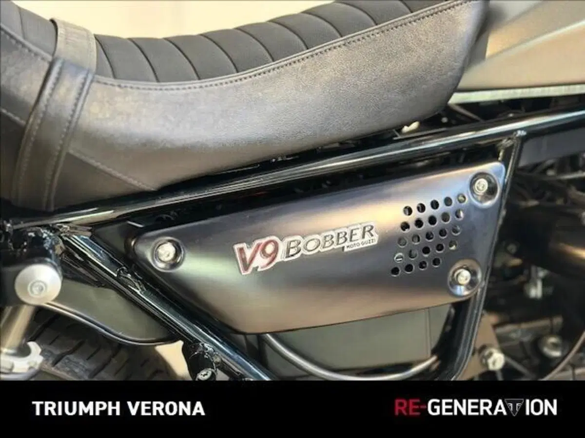 Moto Guzzi V9 Bobber (2018 - 20) (11)