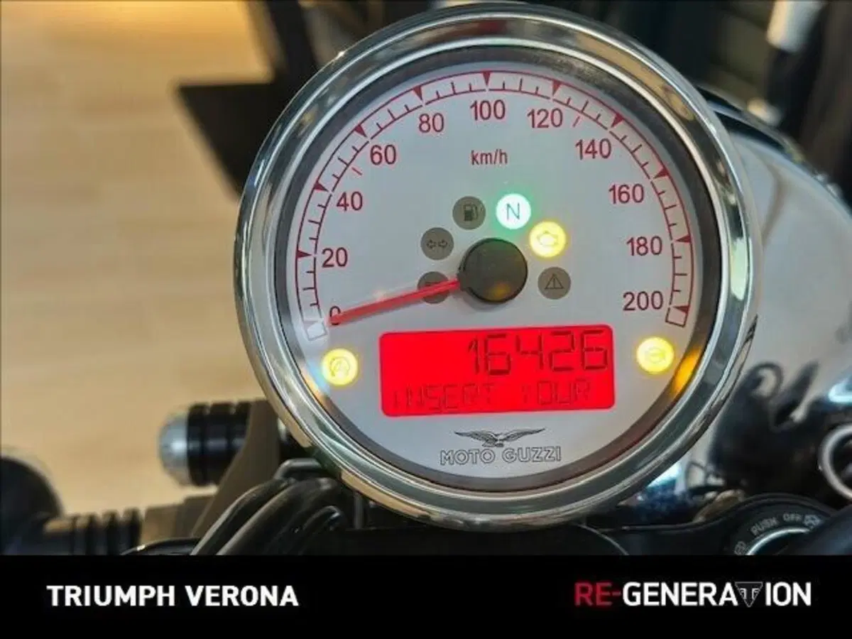 Moto Guzzi V9 Bobber (2018 - 20) (12)