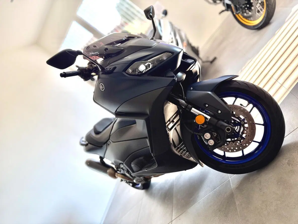 Yamaha T-Max 560 (2022 - 24) (3)
