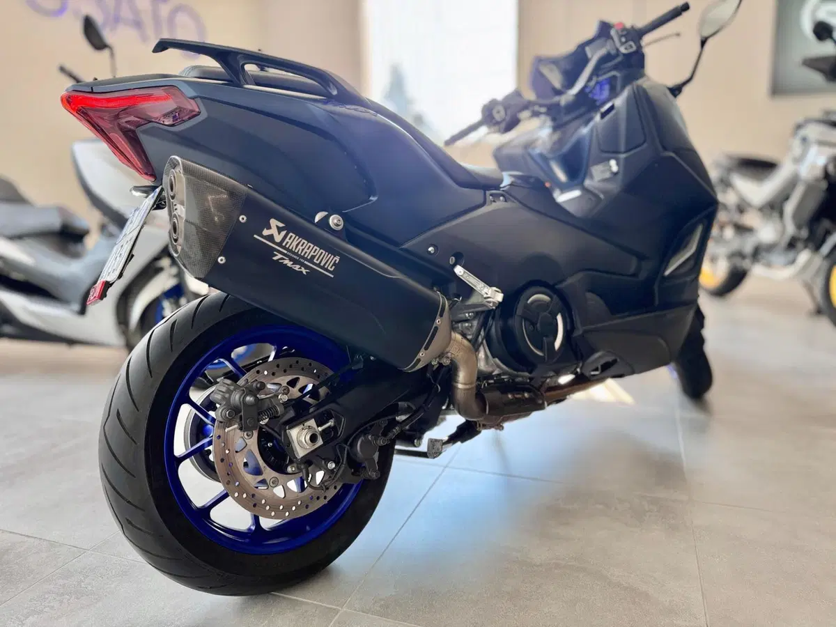 Yamaha T-Max 560 (2022 - 24) (4)