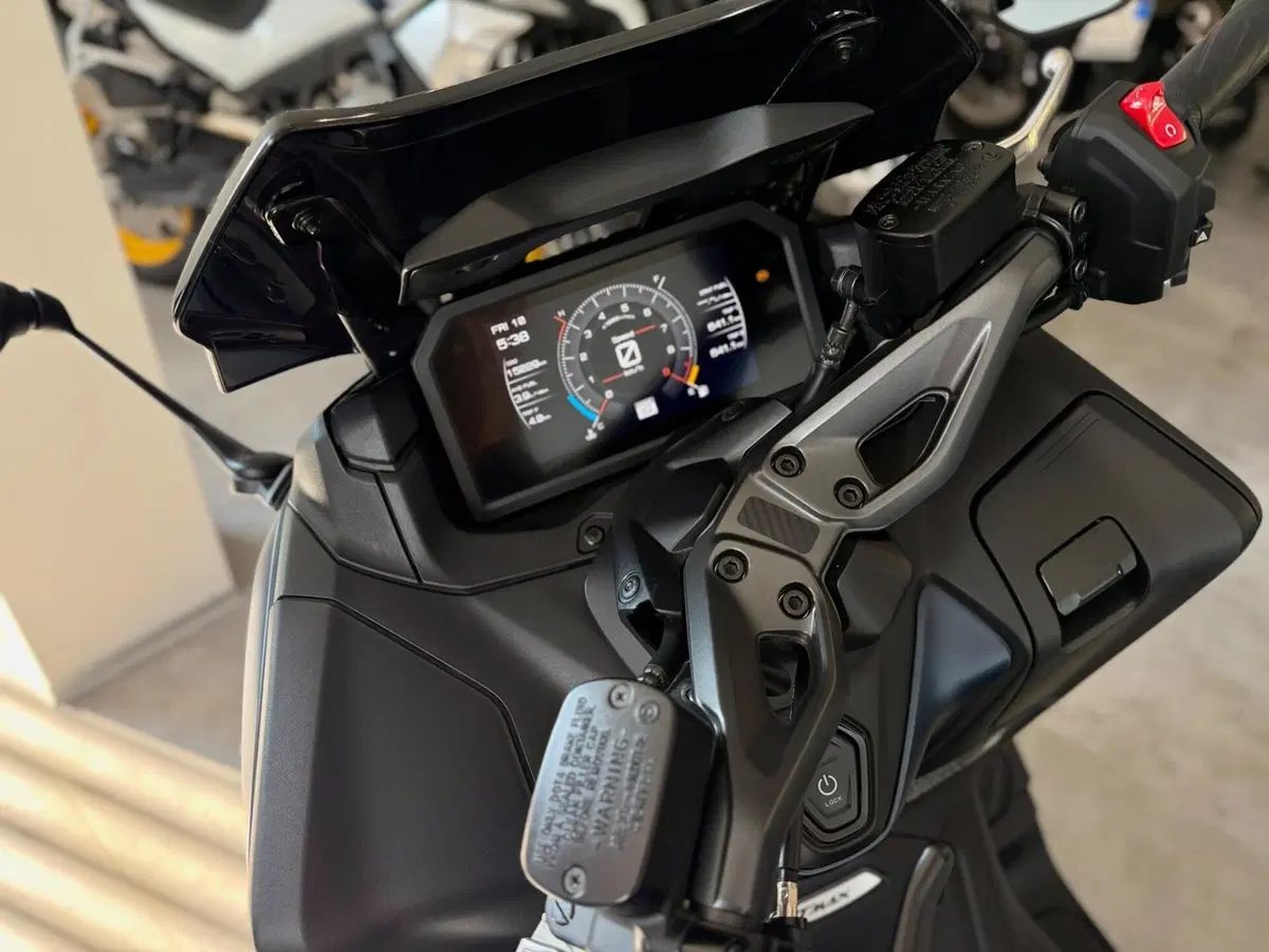 Yamaha T-Max 560 (2022 - 24) (8)