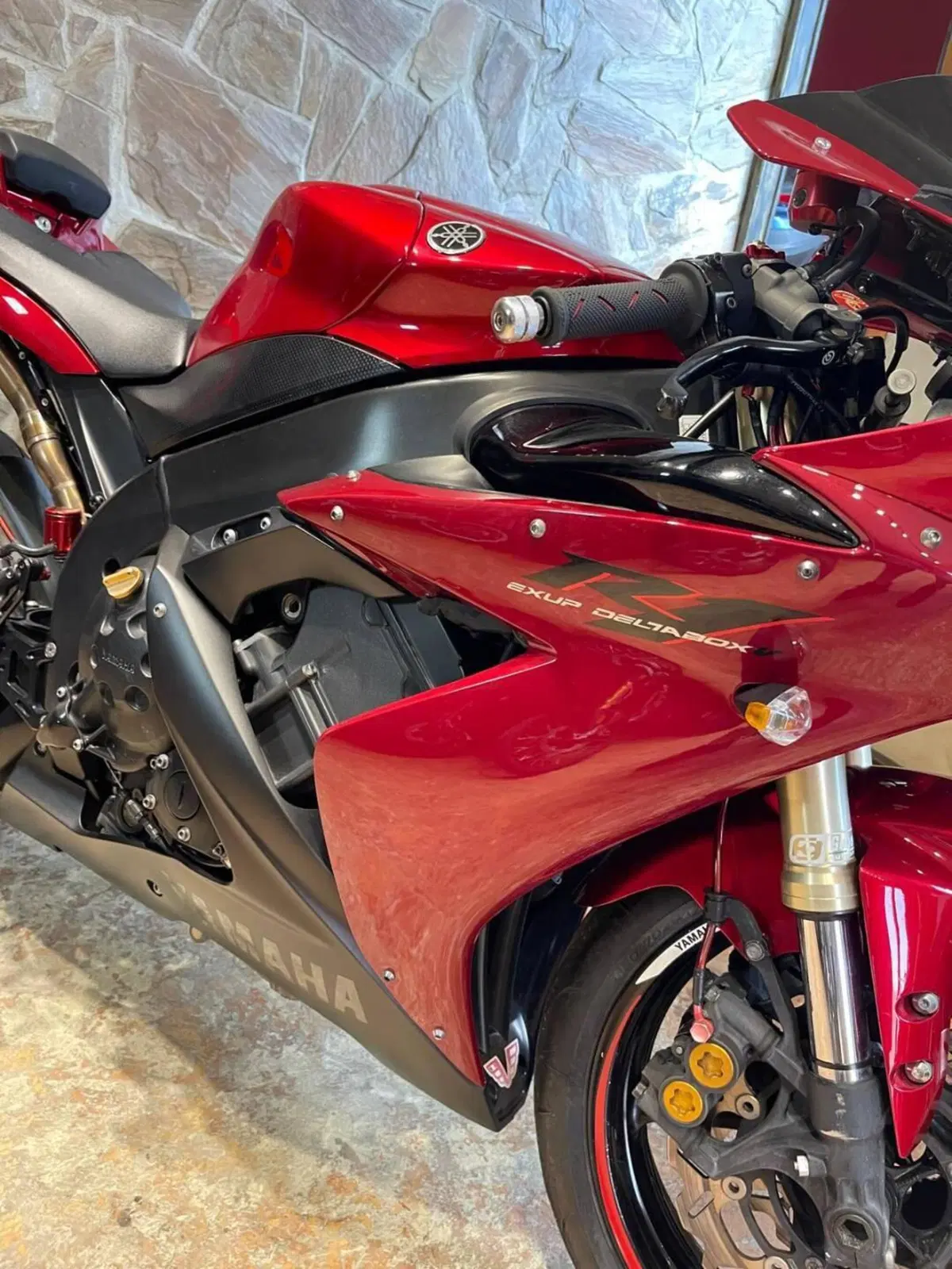 Yamaha YZF R1 (2004 - 05) (11)