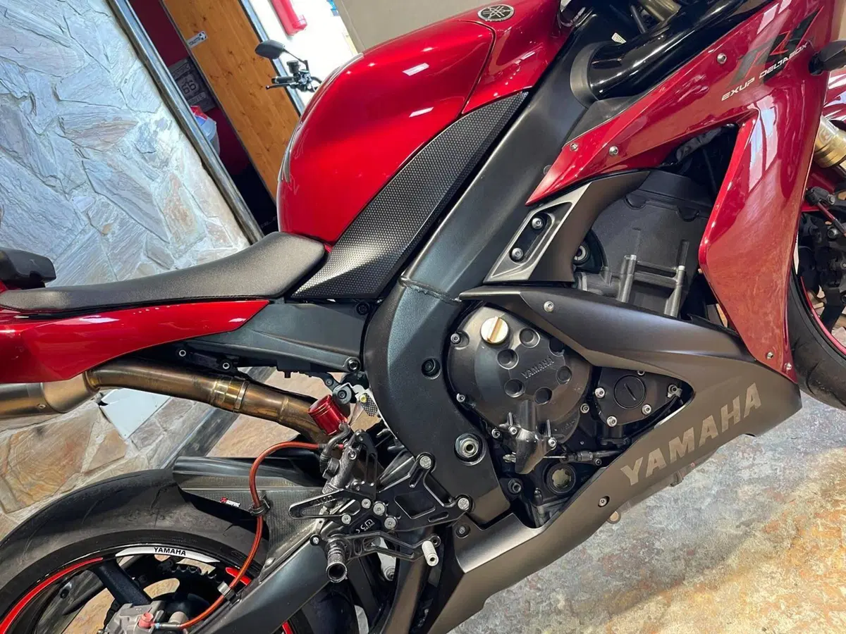Yamaha YZF R1 (2004 - 05) (12)