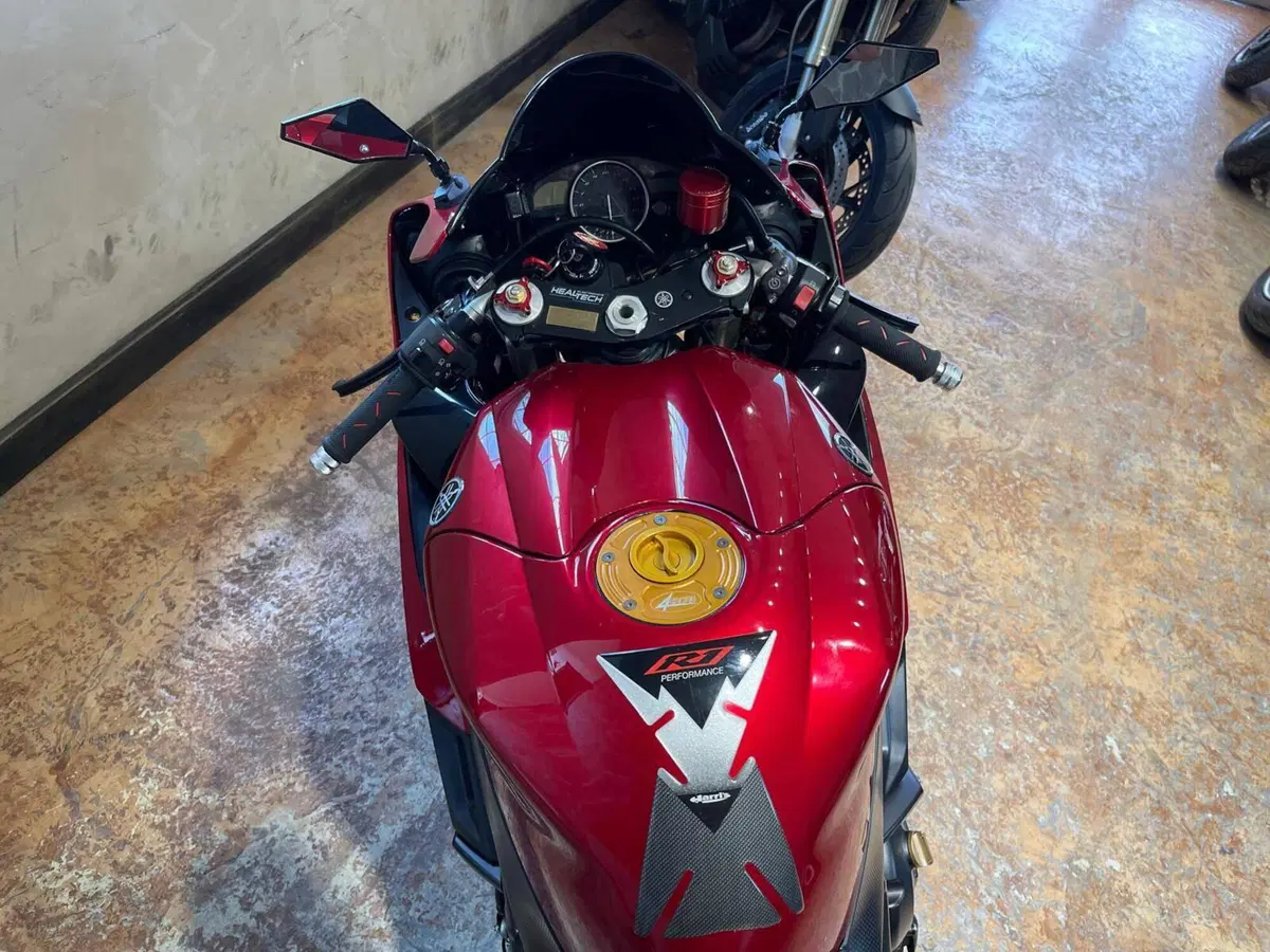 Yamaha YZF R1 (2004 - 05) (16)